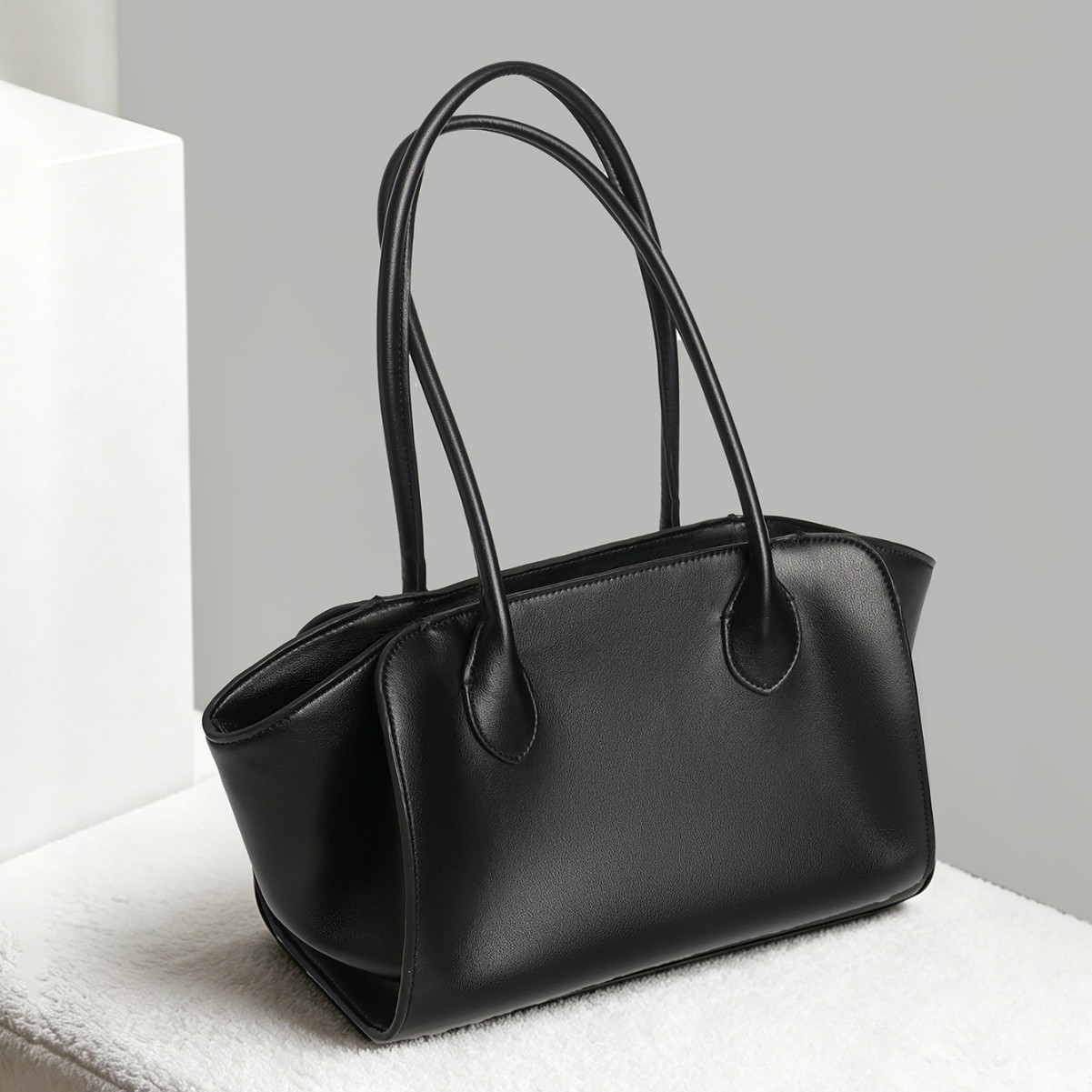 Minimalist TR Shopping Tote | Kendall Style product image