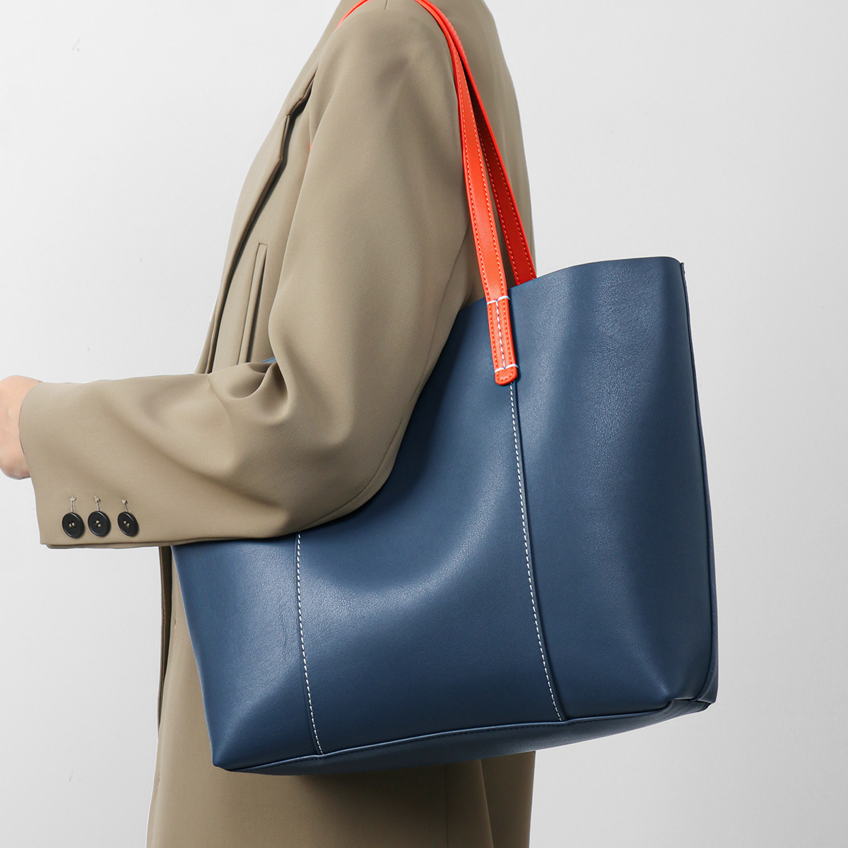 Elegant Large Capacity Genuine Leather Commuter Tote product image