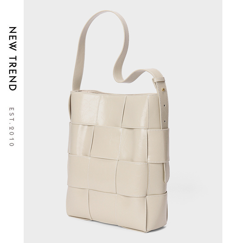 Genuine Leather Large Bucket Shoulder Bag Women Crossbody Commuter Large Capacity 2025 product image
