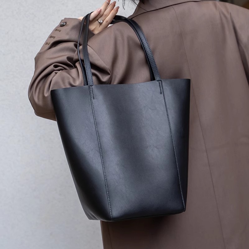 Large Capacity Genuine Leather Tote Bucket Bag Women Commuter Shoulder Bag Minimalist product image