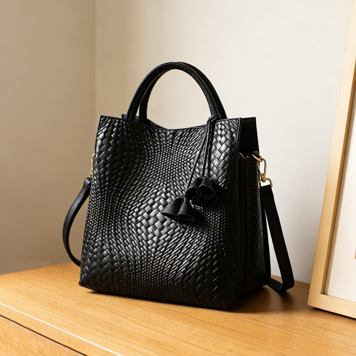 Top-Grain Cowhide Large Capacity Crossbody Tote Commuter Bag product image