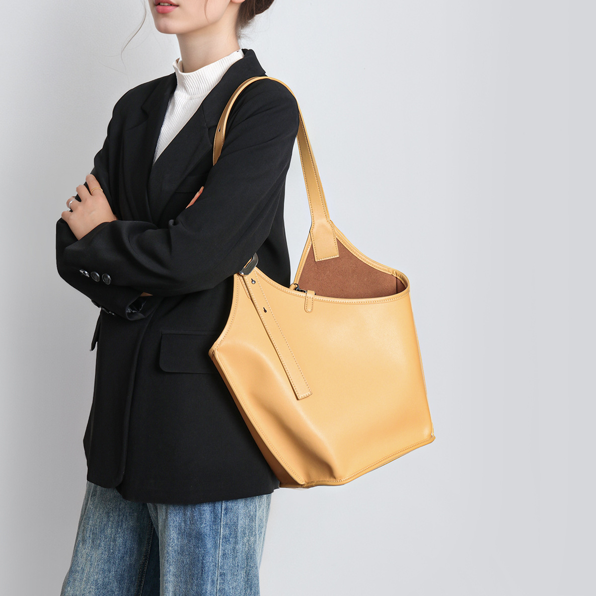 Top-Grain Cowhide Pillow Underarm Bag Women Geometric Shoulder Crossbody Commuter Bag product image
