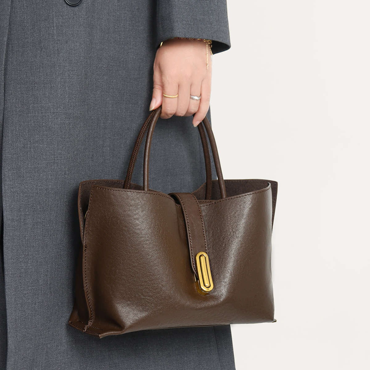Vegetable-Tanned Cowhide Bucket Bag Women Vintage Top-Grain Leather Shoulder Crossbody Bag product image