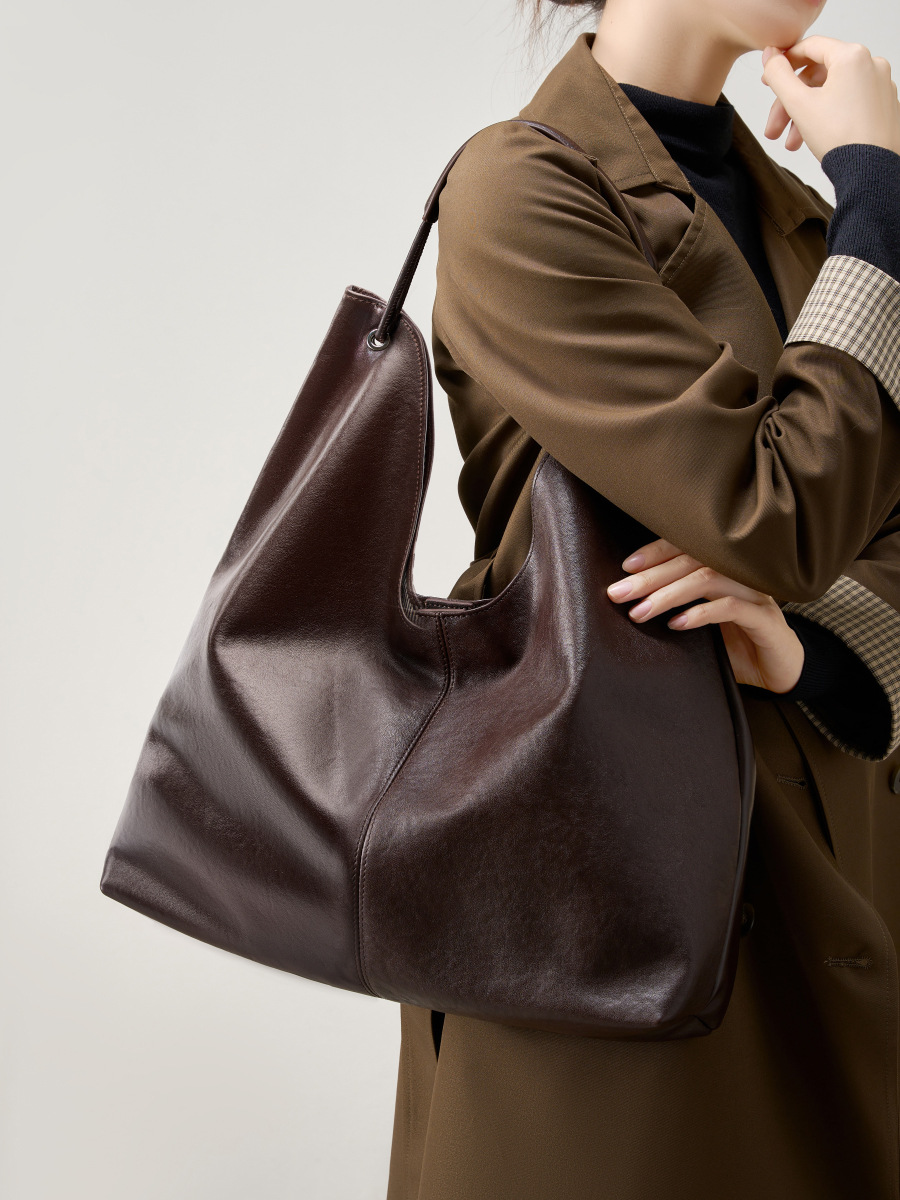 Product image 7 of Vegetable Tanned Leather Commuter Tote Bag for wholesale handbag buyers