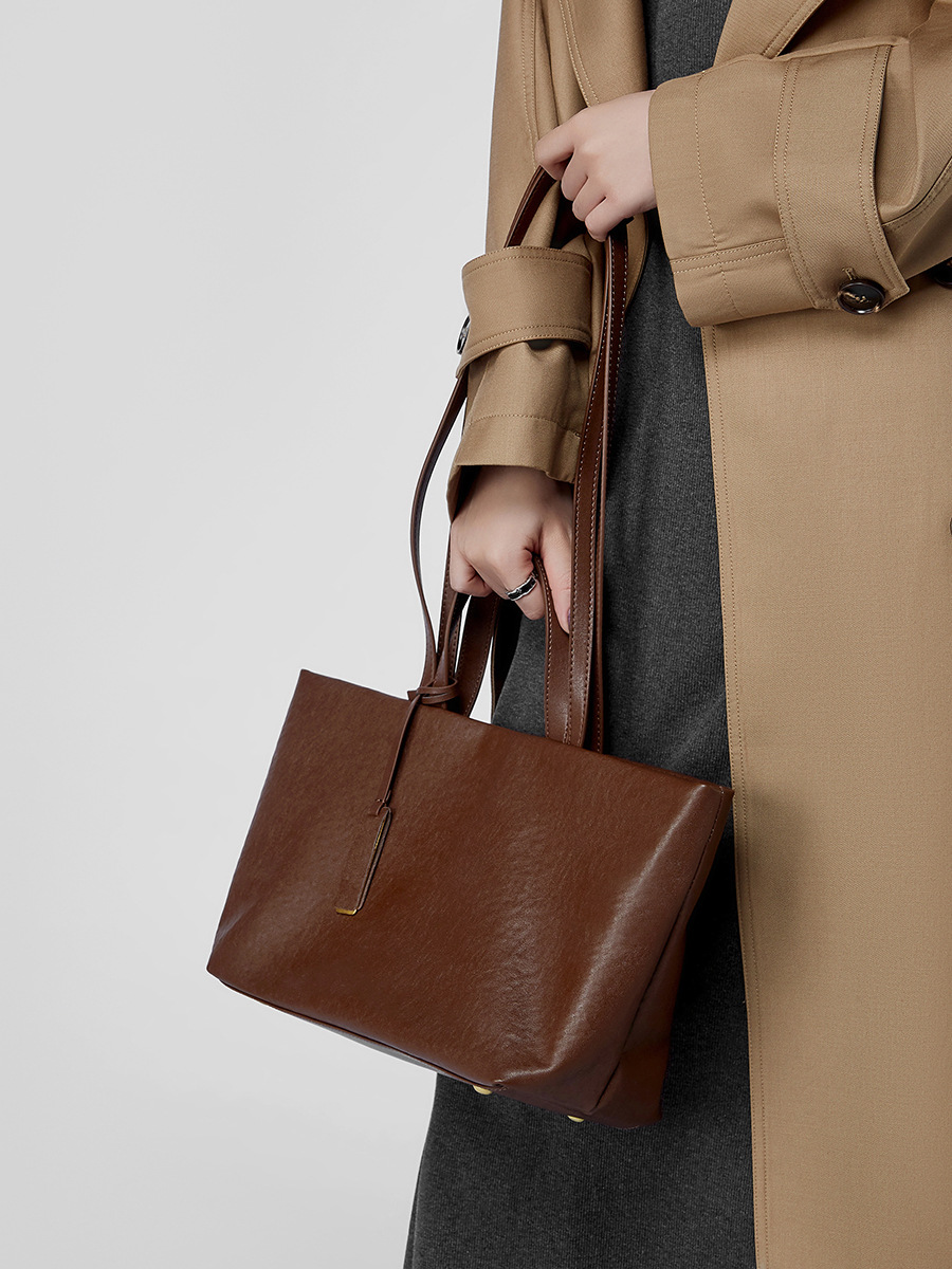 Product image 8 of Vintage Soft Leather Hobo Tote Bag for wholesale handbag buyers